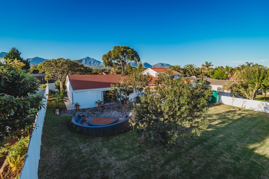 7 Bedroom Property for Sale in Loerie Park Western Cape